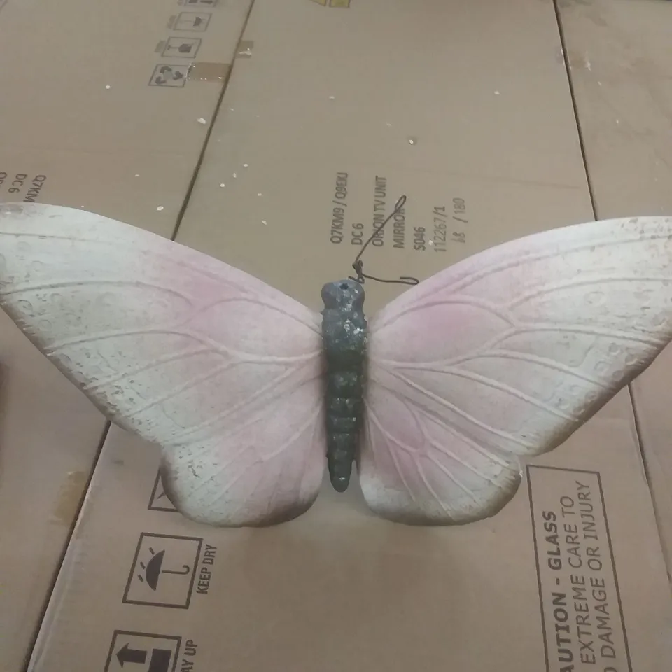 BOXED LARGE BUTTERFLY DECORATION - PINK