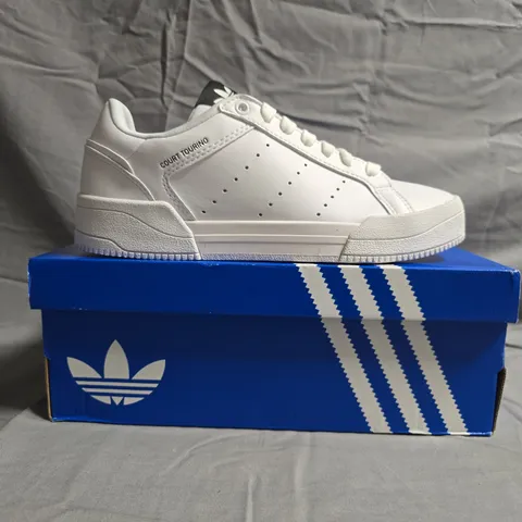 BOXED PAIR OF ADIDAS COURT TOURINO SHOES IN WHITE SIZE UK 5