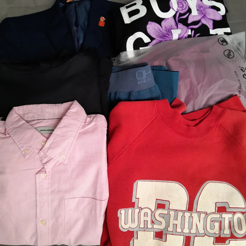 BOX OF APPROXIMATELY 25 ASSORTED CLOTHING ITEMS TO INCLUDE - SHIRT, JACKET, HOODIE ETC