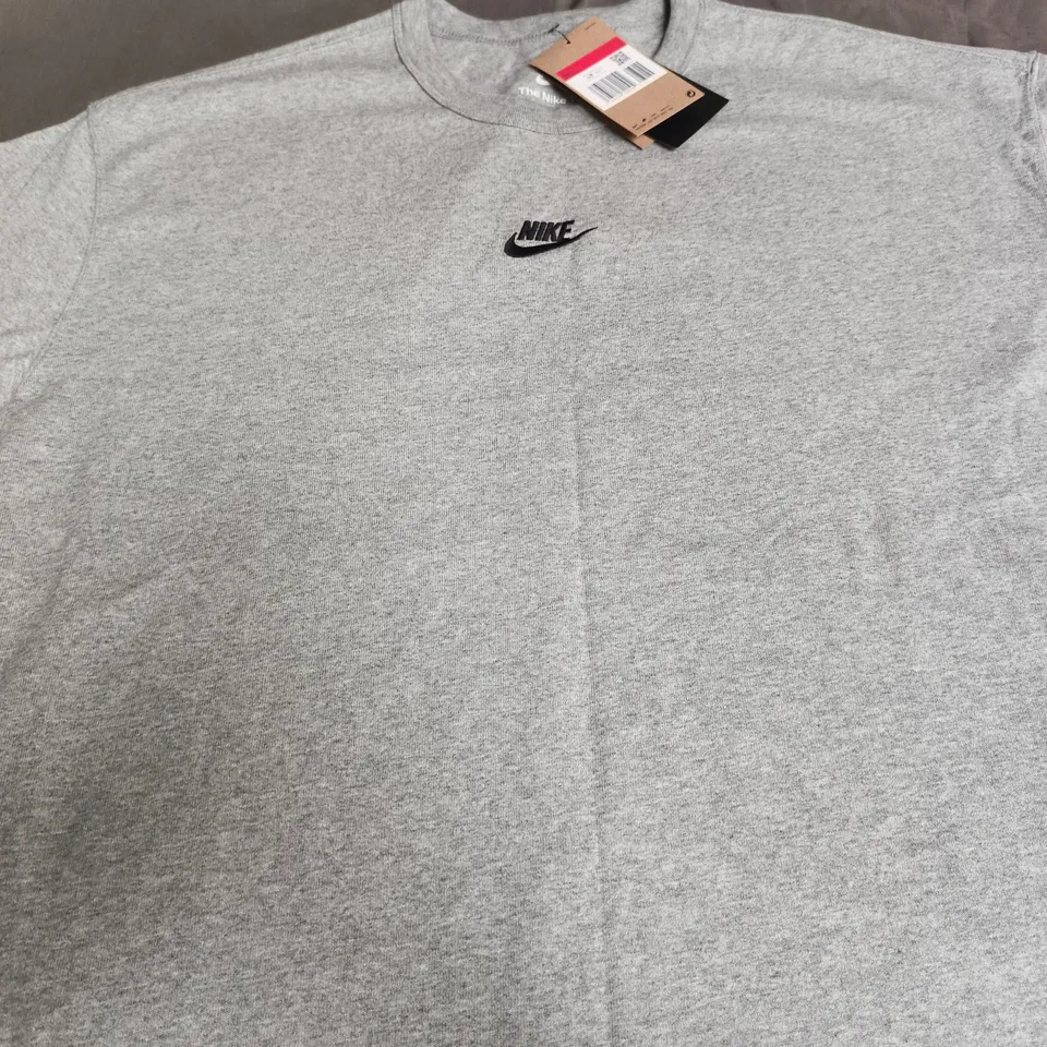 NIKE LOGO CASUAL TEE IN GREY - LARGE