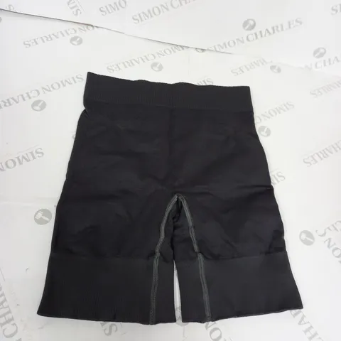 GYMSHARK TRAINING SHORTS SIZE UNSPECIFIED