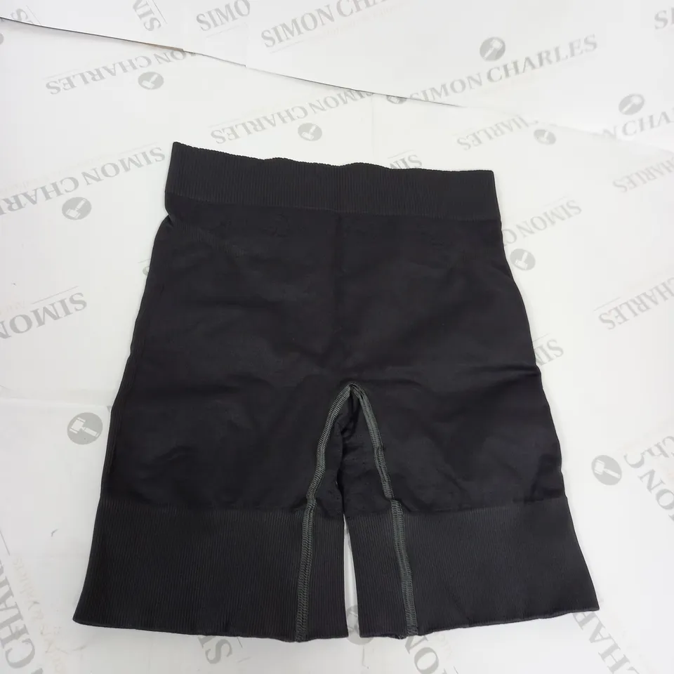 GYMSHARK TRAINING SHORTS SIZE UNSPECIFIED