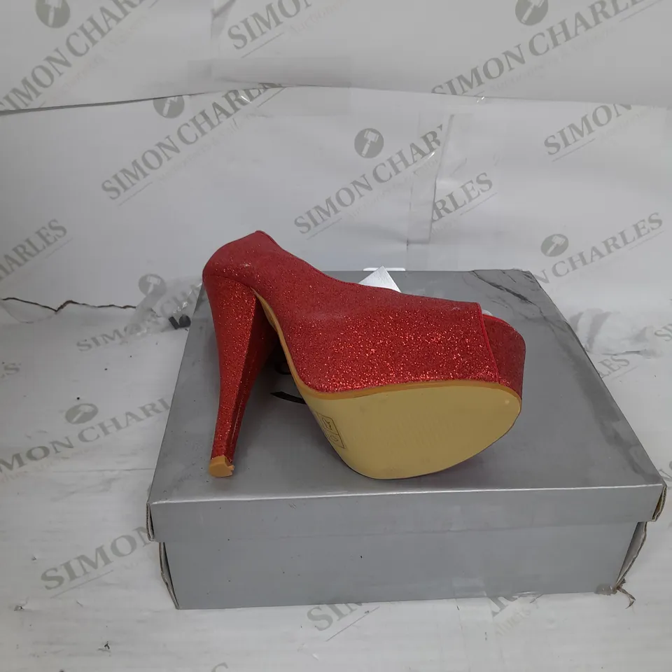 BOXED PAIR OF CASANDRA PLATFORM STILLETO HEEL IN RED GLITTER SIZE 5
