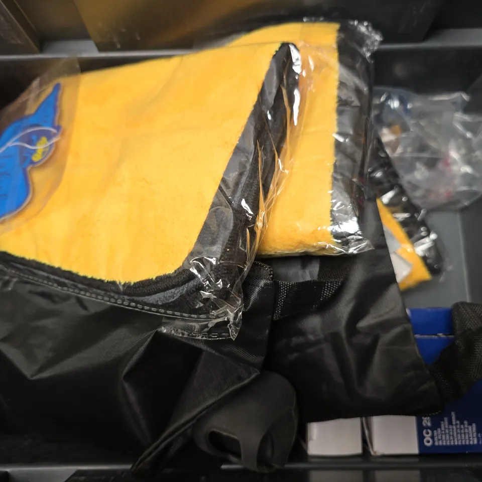 APPROXIMATELY 8 ASSORTED ITEMS TO INCLUDE - YBN YABAN CHAIN , CAR SCRATCH REMOVAL WAX ETC