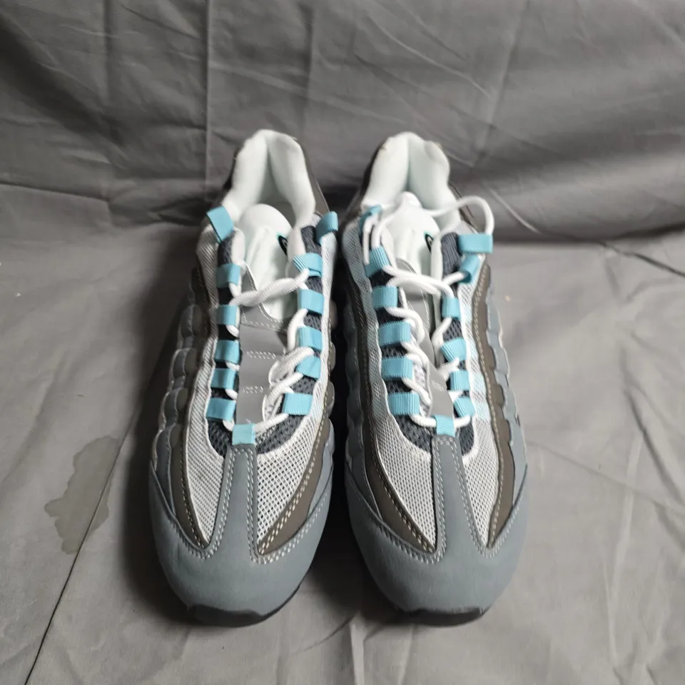 UNBOXED PAIR OF AIR MAX 95'S - UK SIZE 9