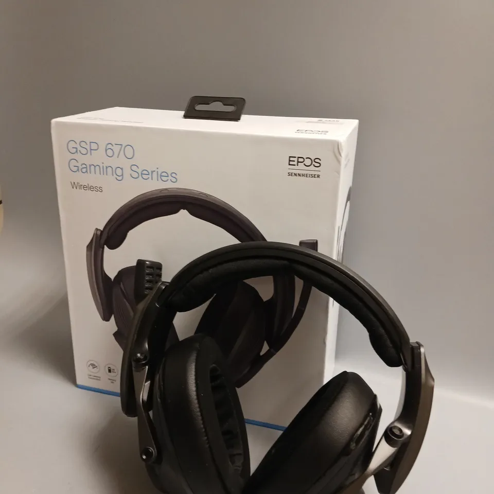 SENNHEISER WIRELESS GAMING HEADPHONES IN BLACK 16HR BATTERY LIFE CHARGING CABLE INCLUDED