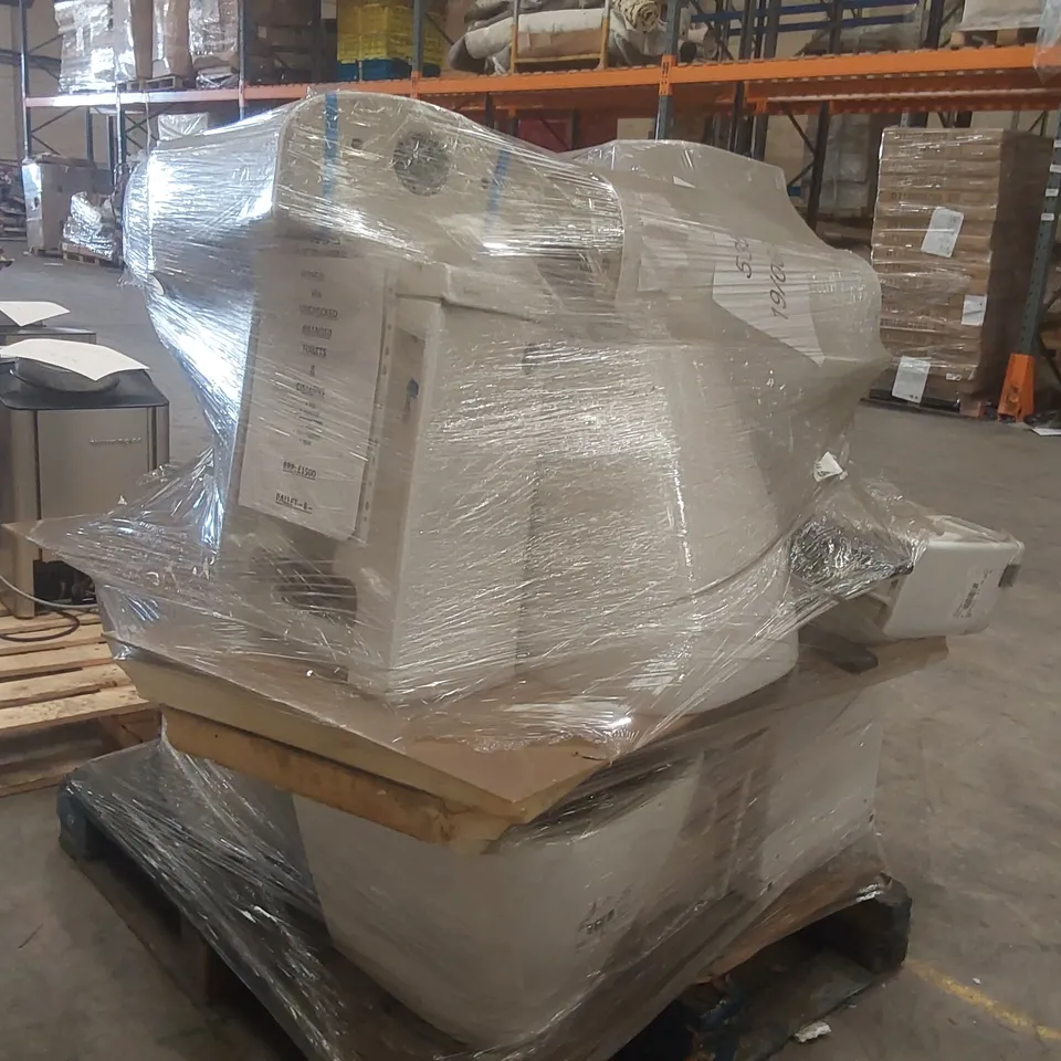 PALLET CONTAINING APPROXIMATELY 16x BRANDED TOILETS & CISTERNS