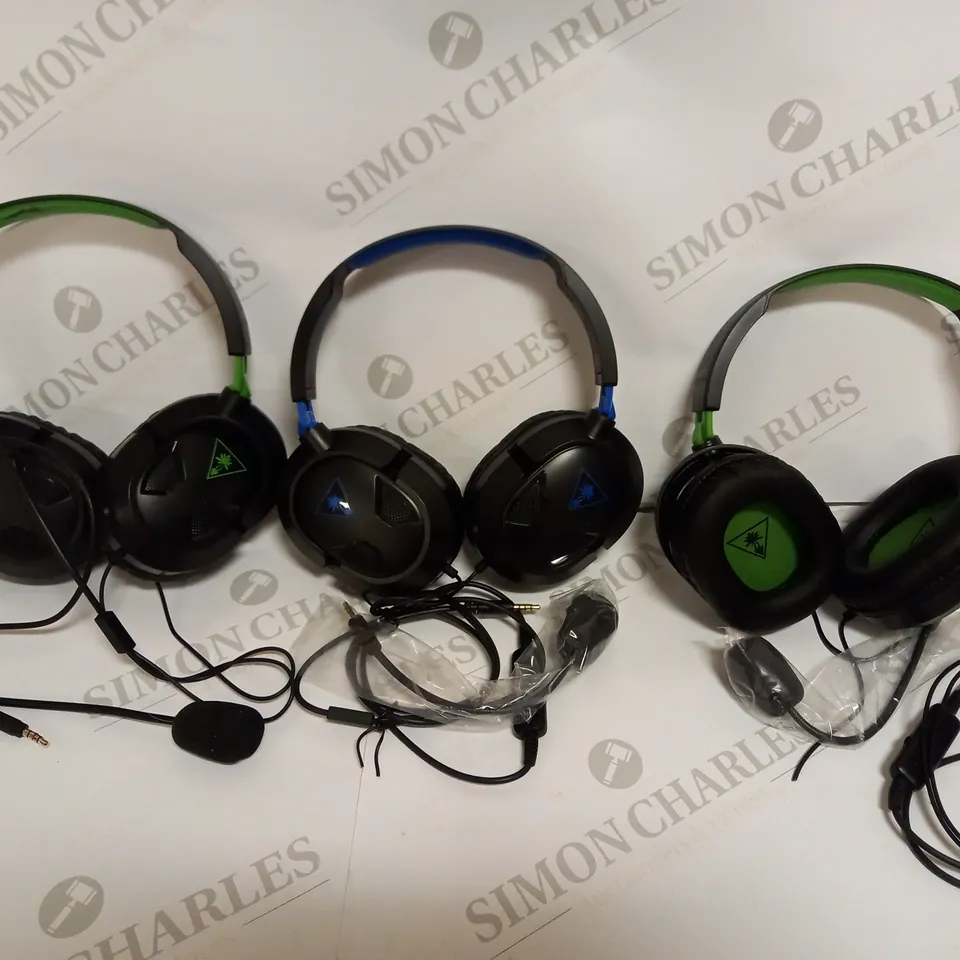 BOX OF 3 TURTLE BEACH WIRED GAMING HEADSETS INCLUDING 2X RECON 50X (XBOX) AND RECON 50P (PS4/PS5)