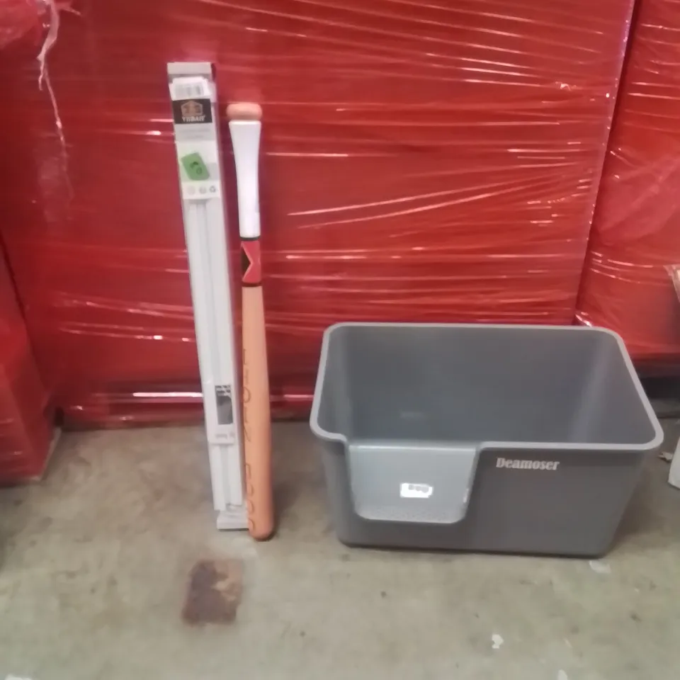 PALLET OF ASSORTED HOUSEHOLD GOODS AND PRODUCTS TO INCLUDE;ROLLER BLINDS,CAT LITTER TRAY,BASEBALL BAT