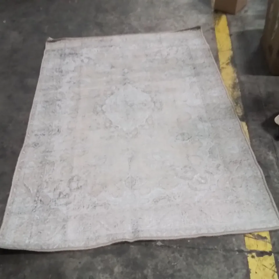 QUALITY DESIGNER AREA RUG - APPROXIMATELY 165X115