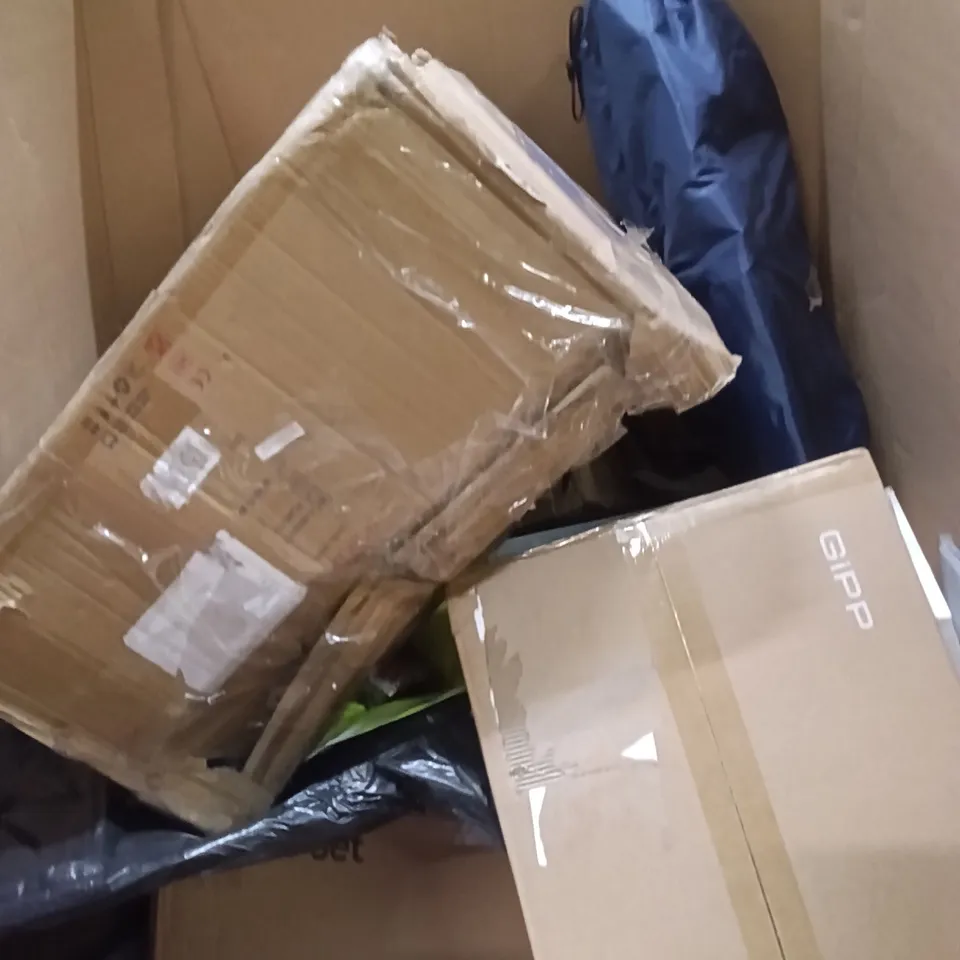 PALLET OF ASSORTED ITEMS INCLUDING - TOILET SEAT, SLEEPING BAG 