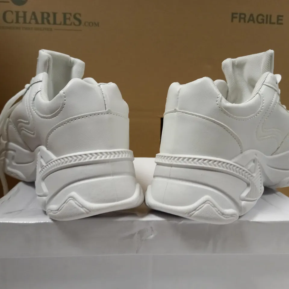 BOXED PAIR OF DESIGNER WHITE CHUNKY TRAINERS 