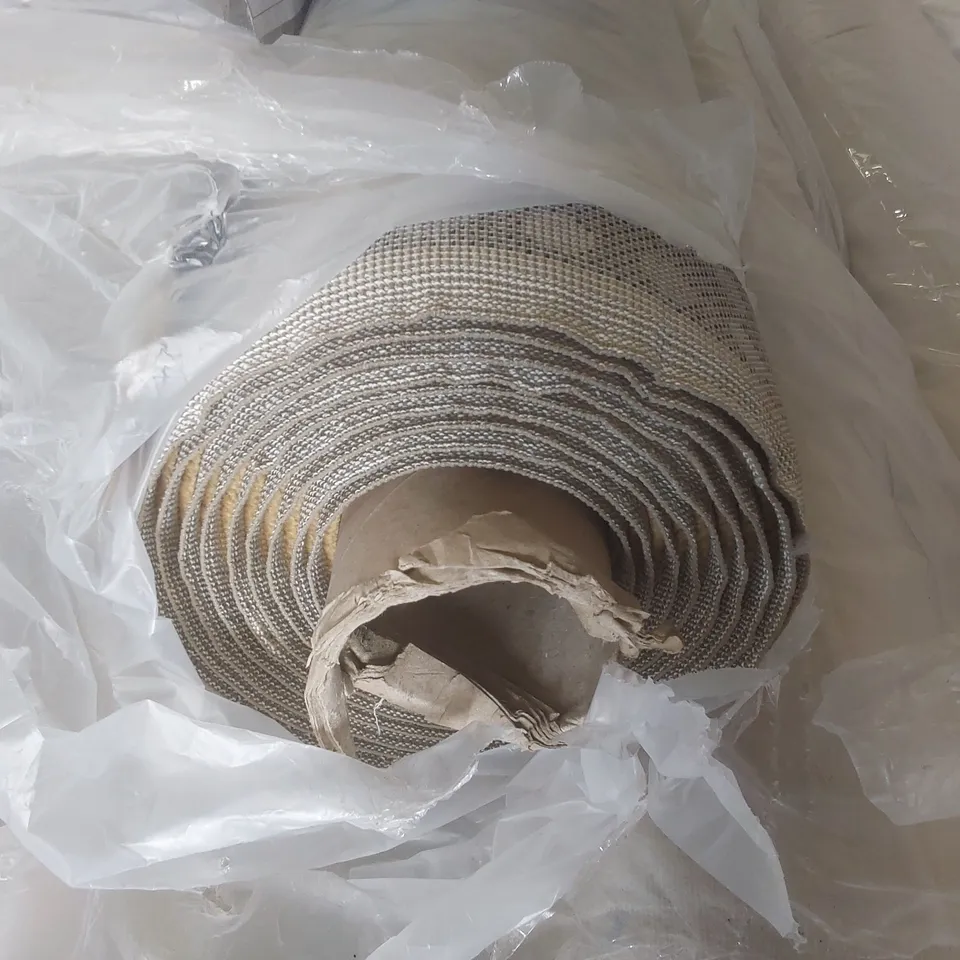 ROLL OF QUALITY TARTANESQUE GLEN LYON CARPET - APPROXIMATELY 5.7 x 4m