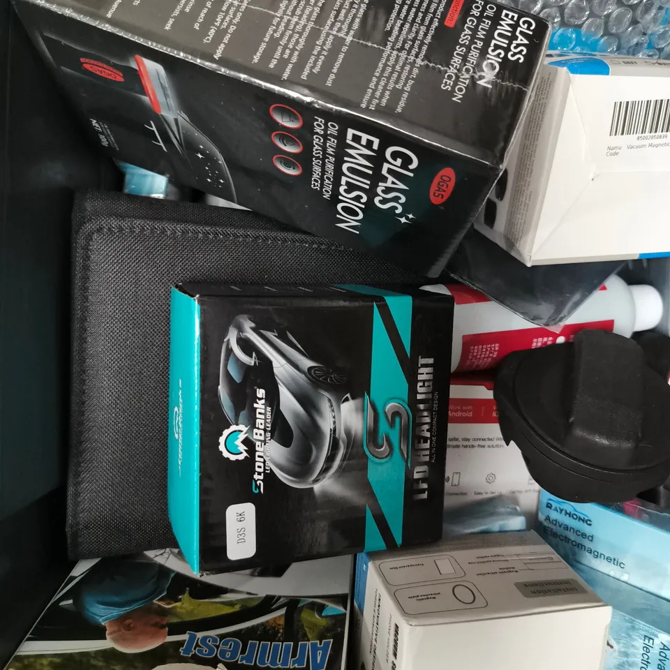 APPROXIMATELY 10 ASSORTED VEHICLE PARTS AND ACCESSORIES TO INCLUDE GLASS EMULSION, WIRELESS ADAPTER ETC 