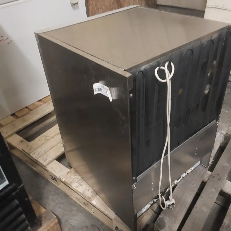 GRAM KG 200 RU H 3W COMMERCIAL GLASS DOOR DISPLAY REFRIGERATOR