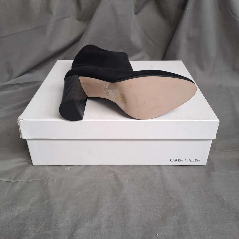 BOXED PAIR OF KAREN MILLEN SAPPHO SHORE SUEDE ANKLE BOOTS IN BLACK SIZE 3.5