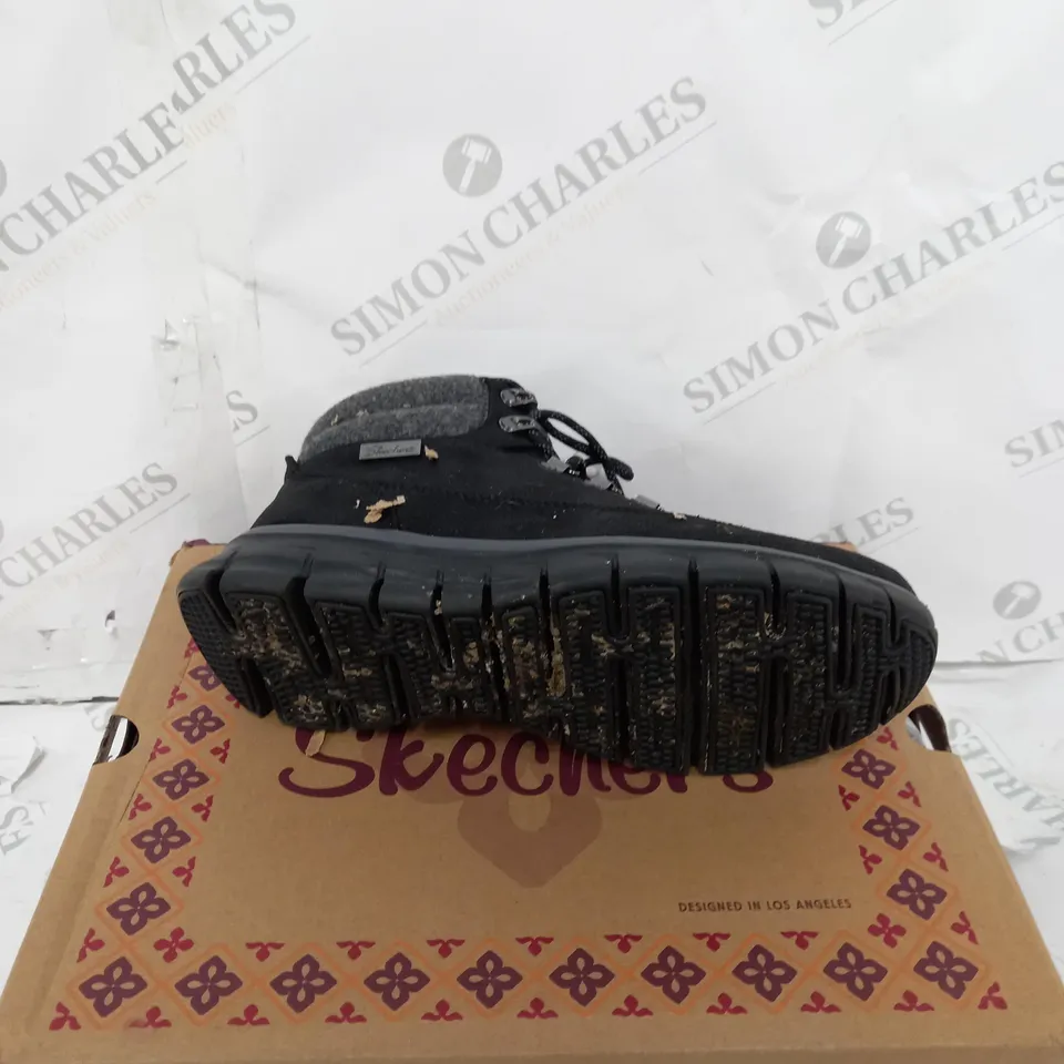 BOXED SKECHERS SYNERGY WARM TECH BOOTS, BLACK - SIZE 5