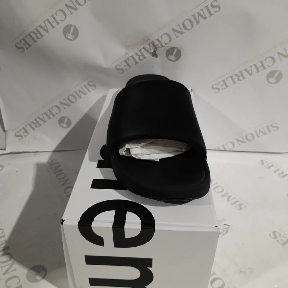 LULULEMOM BLACK RESTEEL SLIDERS SIZE 7.5