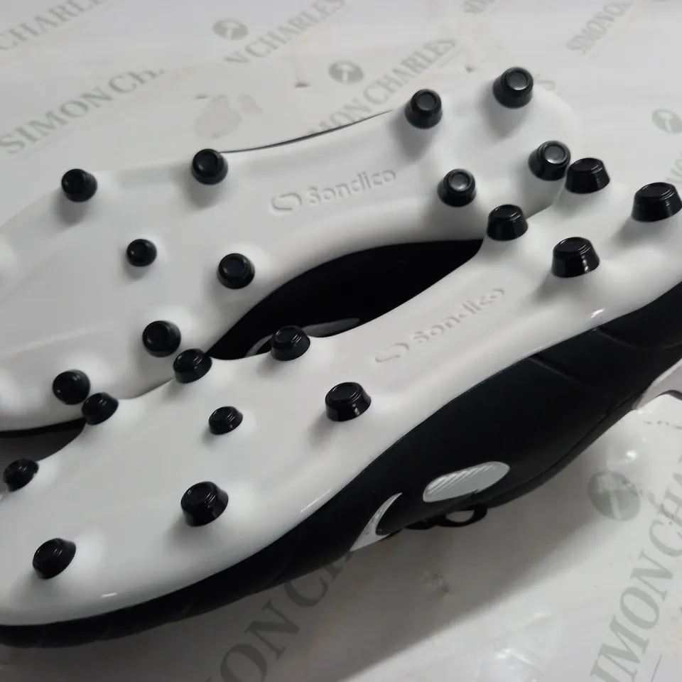 SONDICO BLACK FOOTBALL BOOTS - UK 9