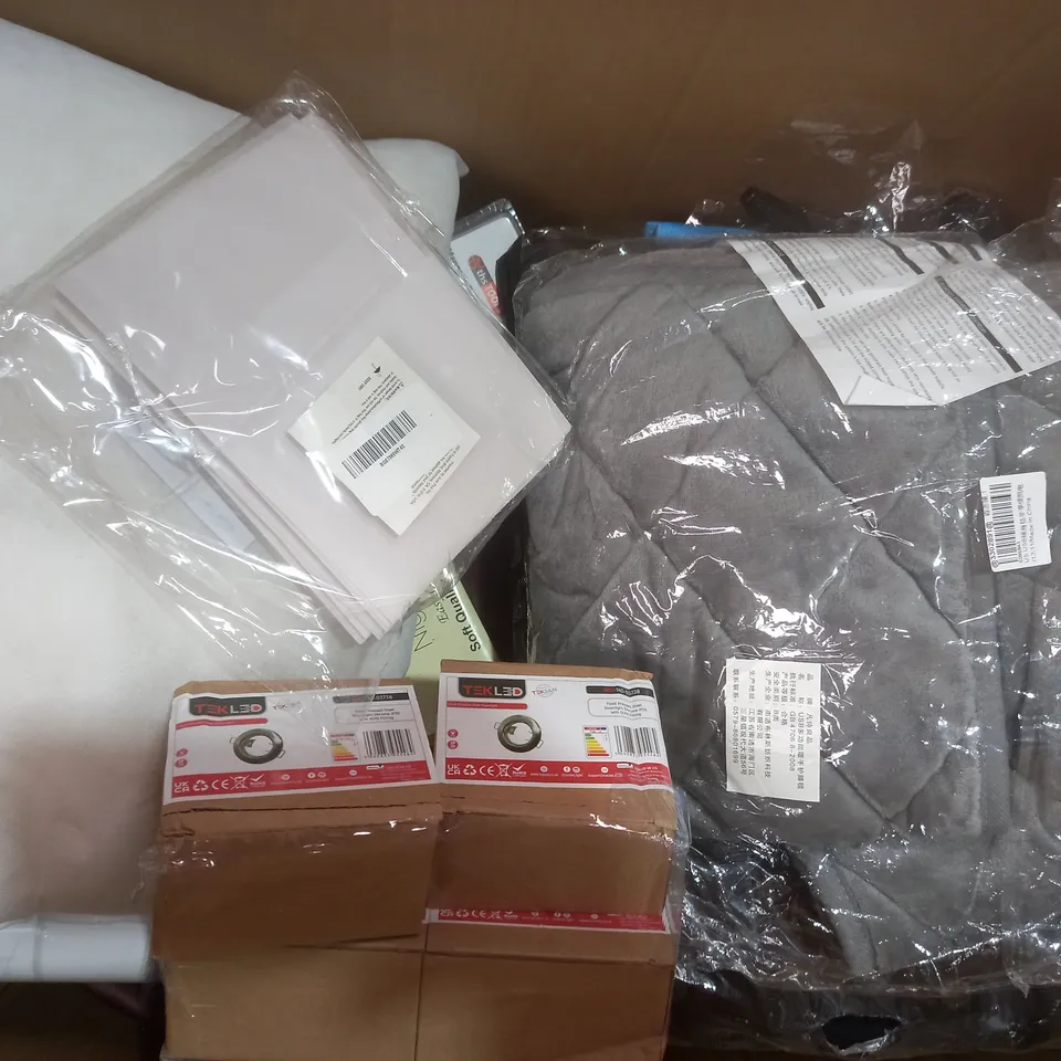 BOX OF APPROXIMATELY 15 ASSORTED HOUSEHOLD ITEMS TO INCLUDE MAGNETIC TORPEDO LEVEL, IMPORTS COCO-PITH, RESMED GREY TUBING, ETC