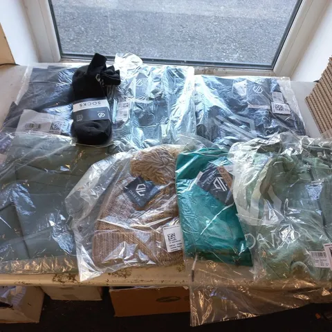 APPROXIMATELY 13 ITEMS OF ASSORTED BRAND NEW DARE2B CLOTHING