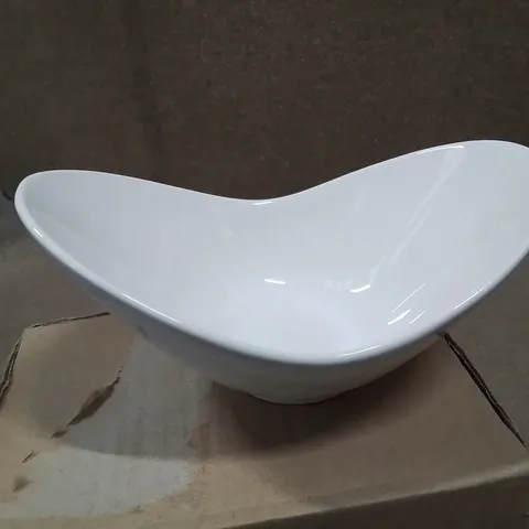 BOX OF 4 PORCELAIN DISHES 