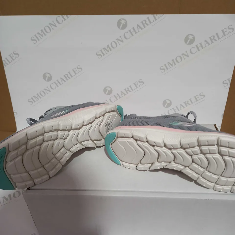 SKECHERS GREY/BLUE/PINK FLEX-LITE TRAINERS - SIZE 4