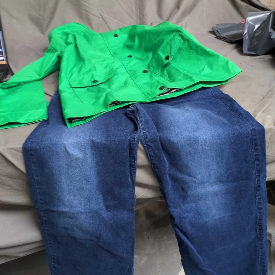 CLOTHING SET – GREEN BUTTON-FRONT SHIRT/JACKET AND BLUE DENIM SHORTS (TWO-PIECE) ASSORTED BOX OF CLOTHES.