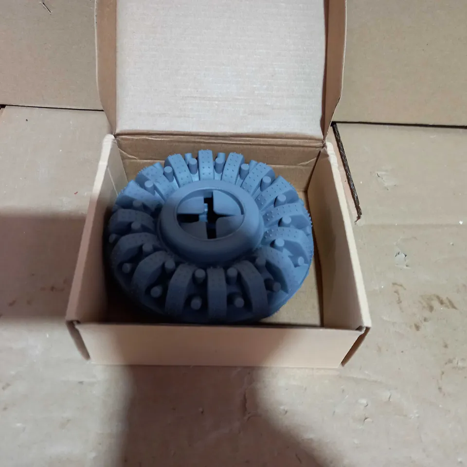 RUBBER-TYRED TOOTHCLEANINMG TREAT DISPENSER TOY