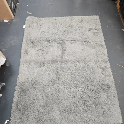 GREY SHAGGY AREA RUG