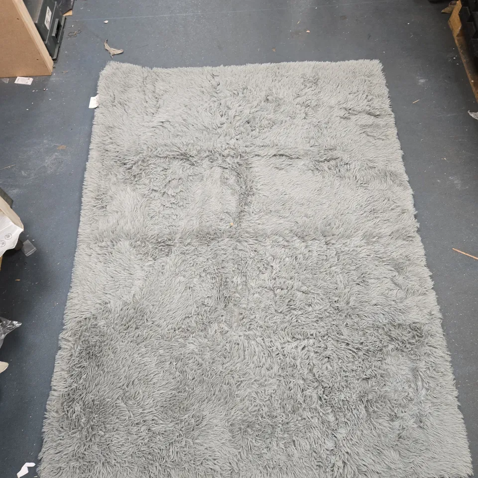 GREY SHAGGY AREA RUG
