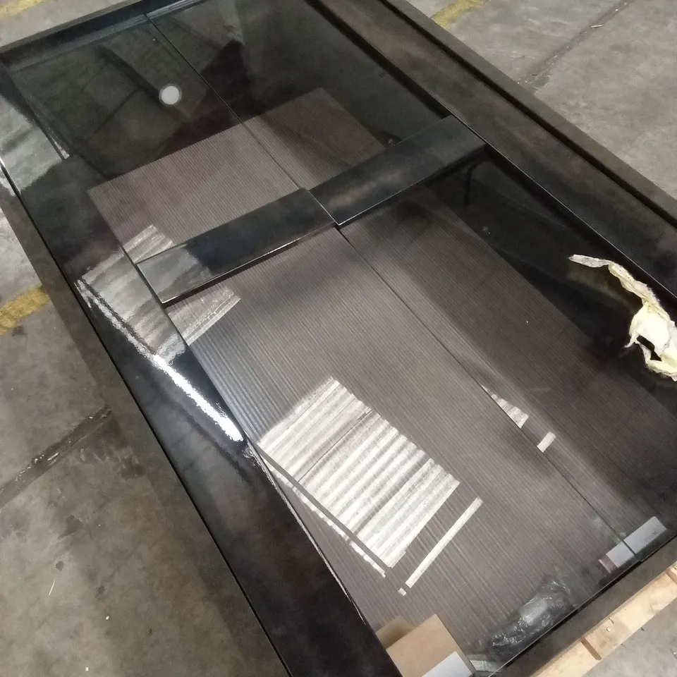 QUALITY DESIGNER DISPLAY CABINET