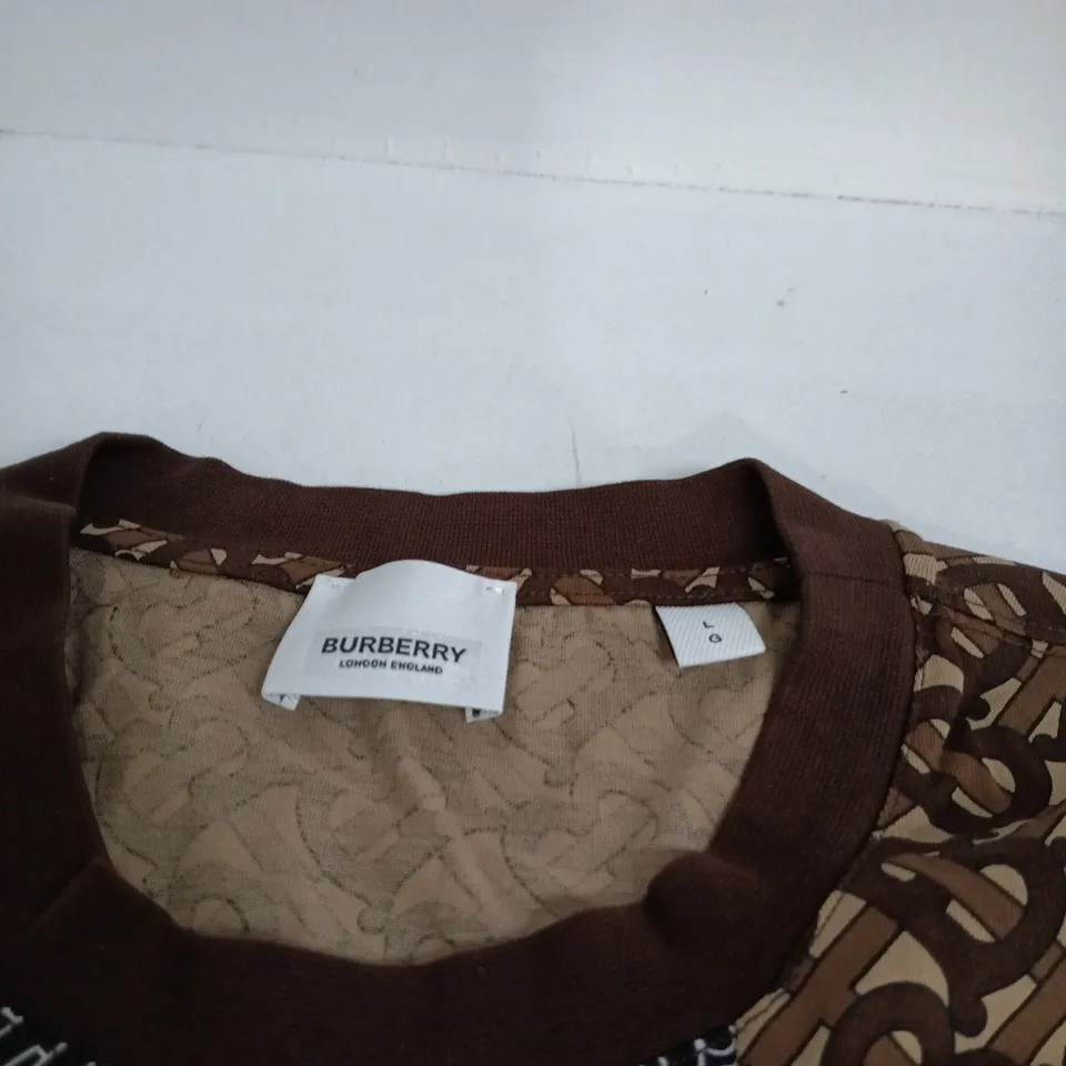BURBERRY LONDON ENGLAND T SHIRT LARGE