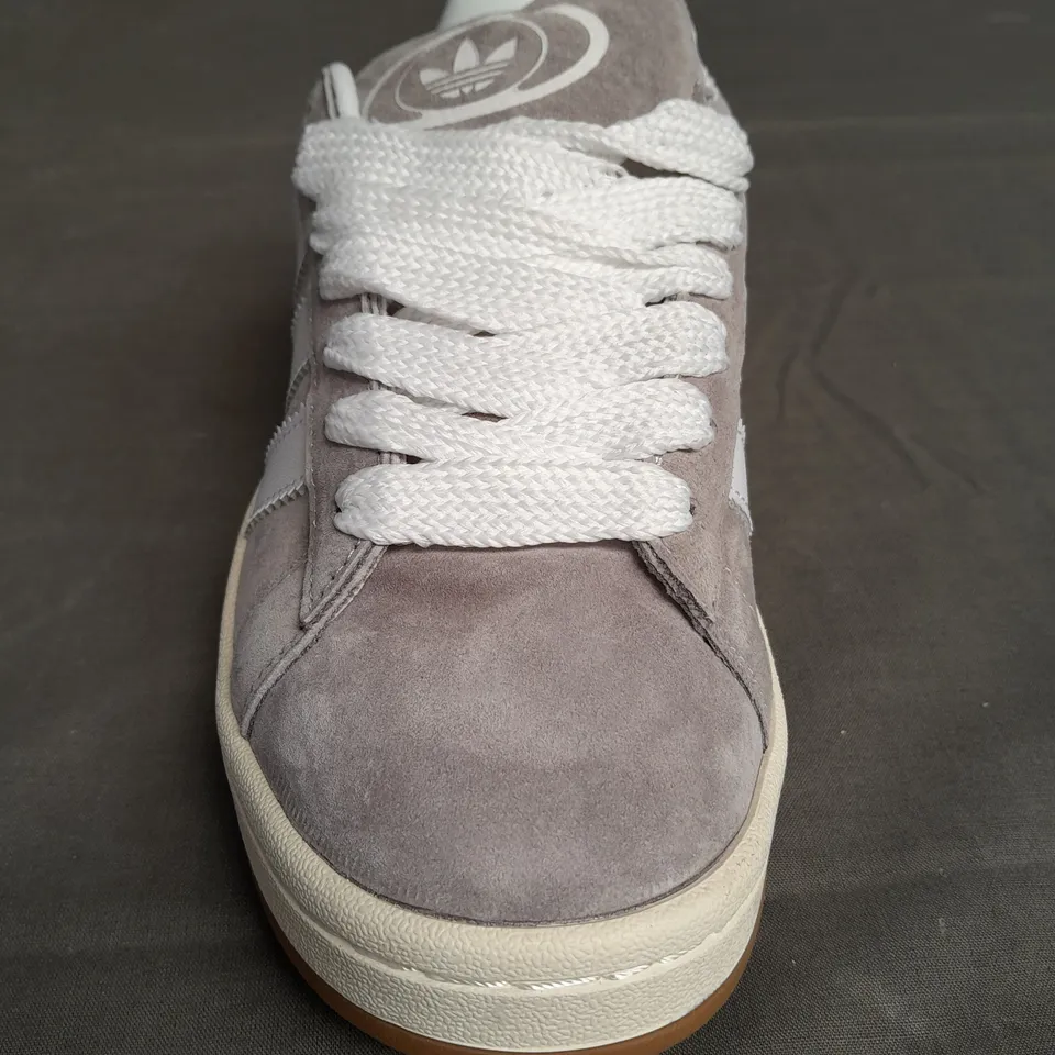 BOXED PAIR OF ADIDAS CAMPUS OOs GREY TRIANERS SIZE UK 5