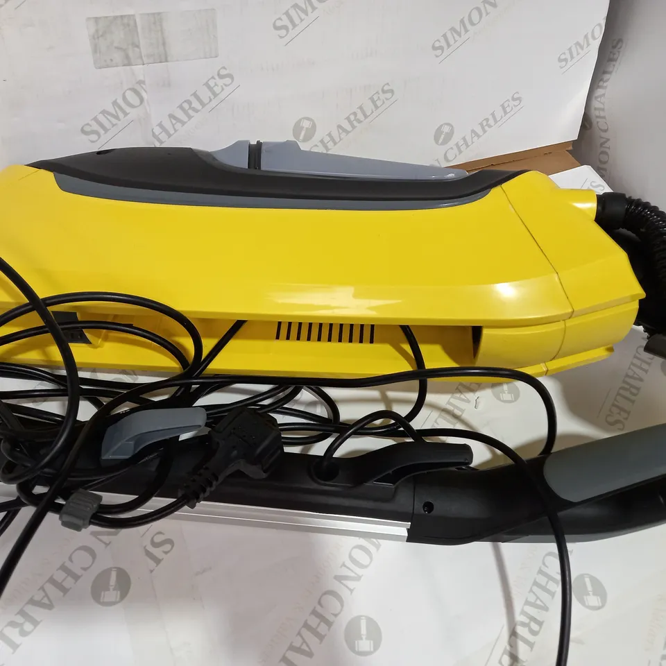 KARCHER VACUUM CLEANER
