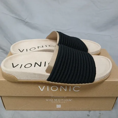 BOXED PAIR OF VIONIC EVIE KNIT SLIDE SANDALS IN BLACK SIZE 5.5