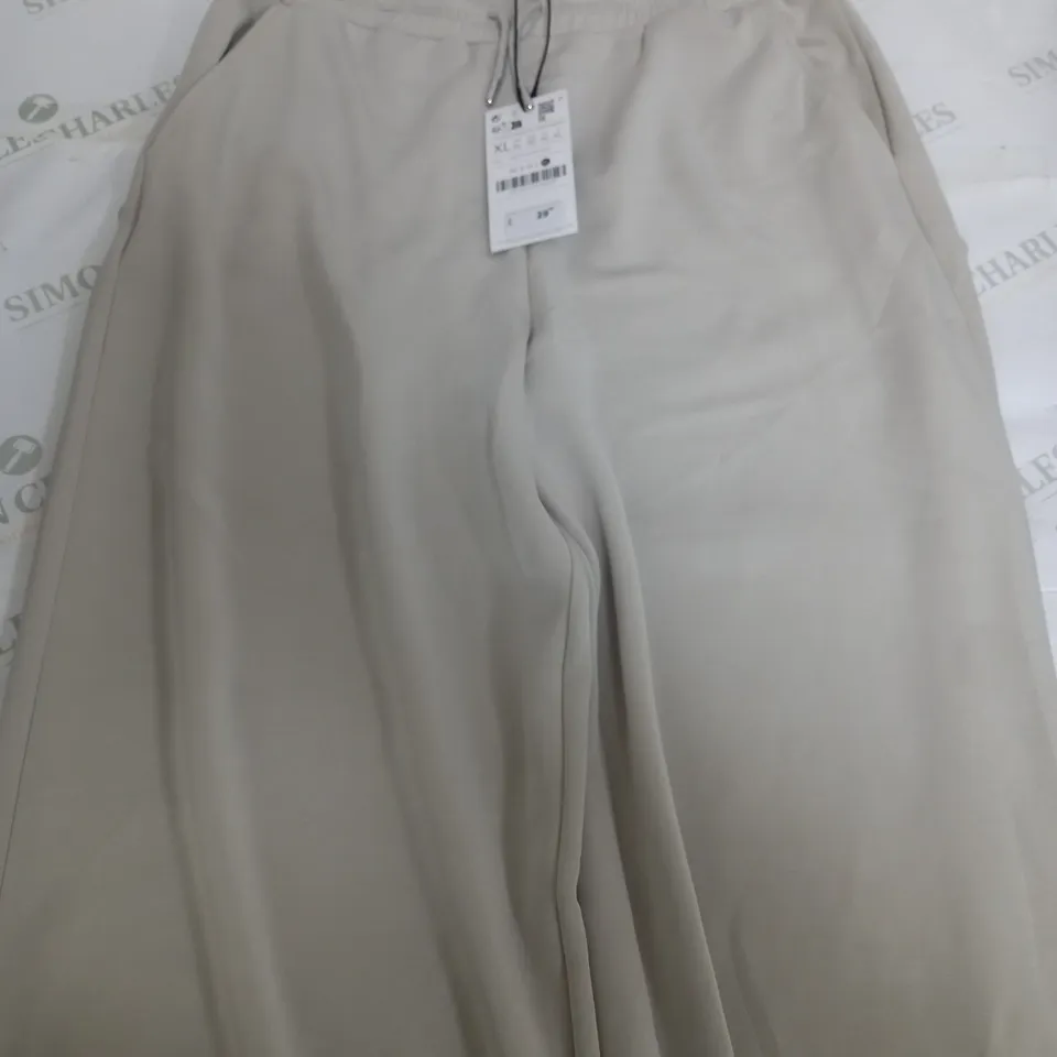 STRADIVARIUS CASUAL SPORTS BEIGE TROUSERS - XL