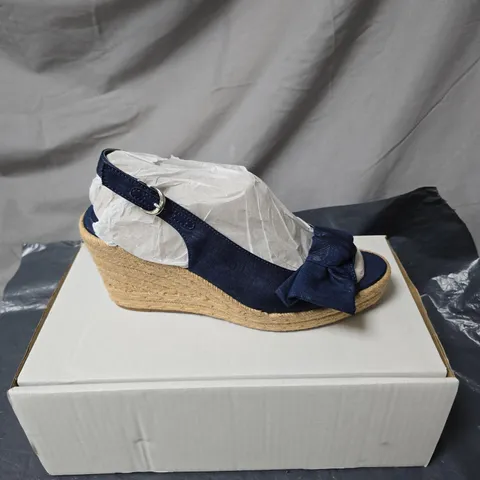 NATURALIZER WOMEN'S NAVY ESPADRILLE WEDGE SANDALS WITH BOW – BUCKLED ANKLE STRAP SIZE 7