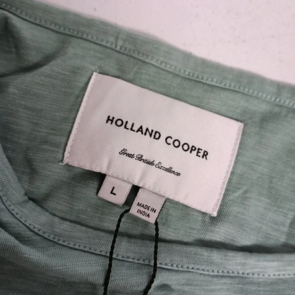 HOLLAND COOPER RELAXED FIT MONOGRAM TEE IN MINT - LARGE