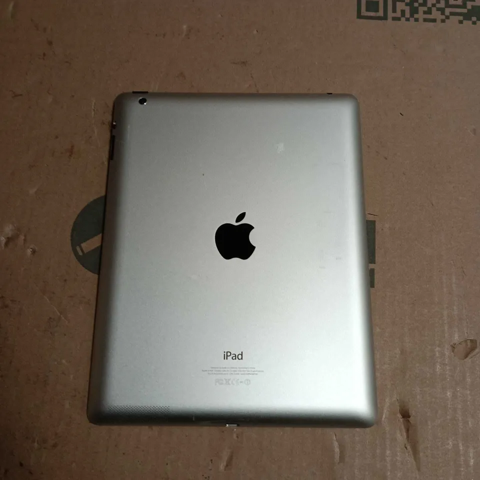 APPLE IPAD 4TH GEN WIFI ONLY 9.7" - SILVER 