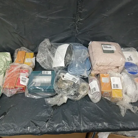 APPROXIMATELY 15 ASSORTED HOUSEHOLD GOODS TO INCLUDE PALM DUVET SET, ANNE KLEIN FRAGRANCE, AND 2 PACK SHAMS ETC. - COLLECTION ONLY