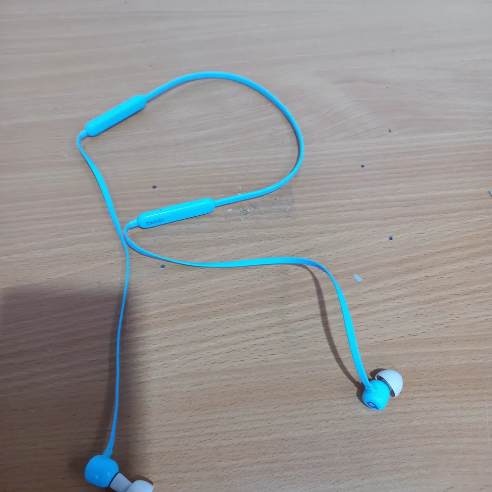 BEATS WIRELESS ROUND NECK EARPHONES WITH MAGNETIS HEADS, BLUE