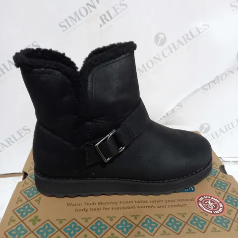 BOXED PAIR OF SKECHERS CABIN FEELS BOOTS BLACK SIZE 3