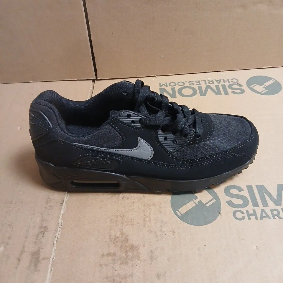 NIKE AIR MAX BLACK TRAINERS BOXED SIZE 8.5
