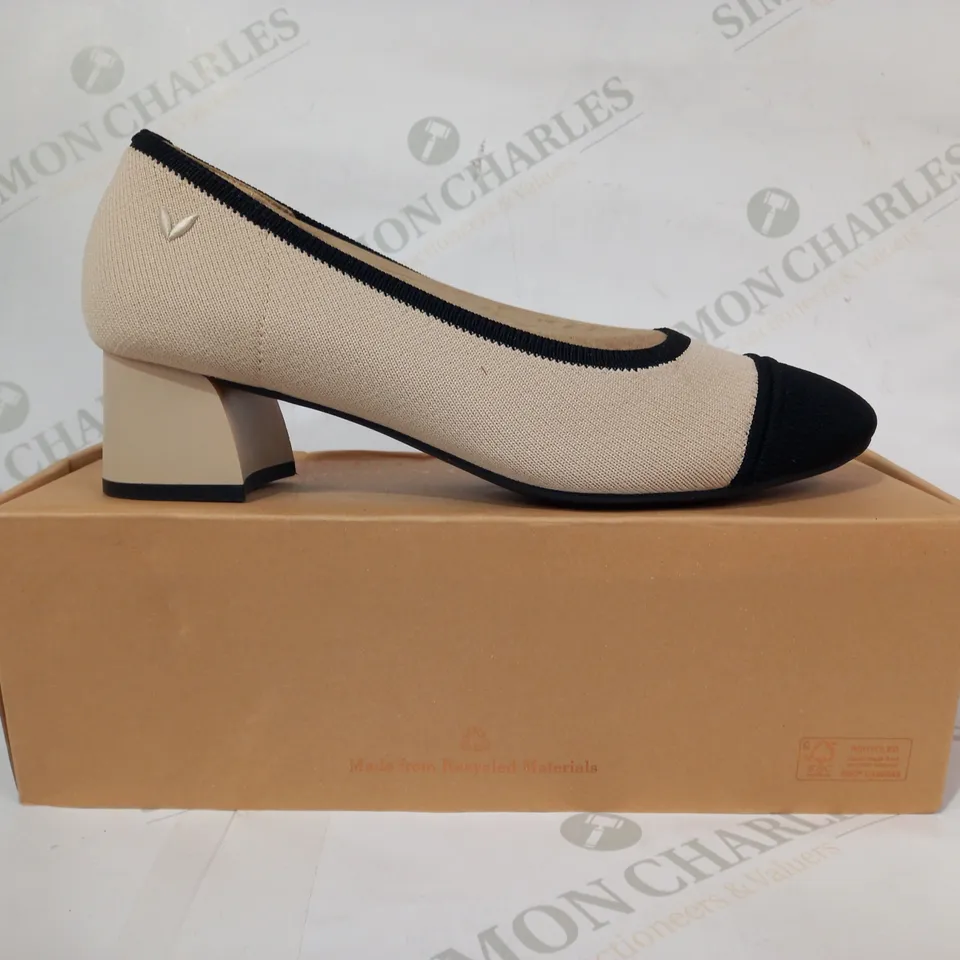 BOXED PAIR OF VIVAIA LOW BLOCK HEEL SLIP-ON SHOES IN BEIGE/BLACK EU SIZE 38.5