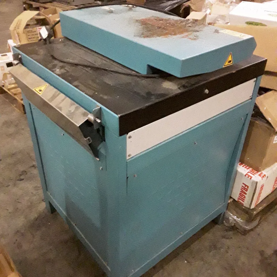PACKER CP 422 S2I CARDBOARD SHREDDER