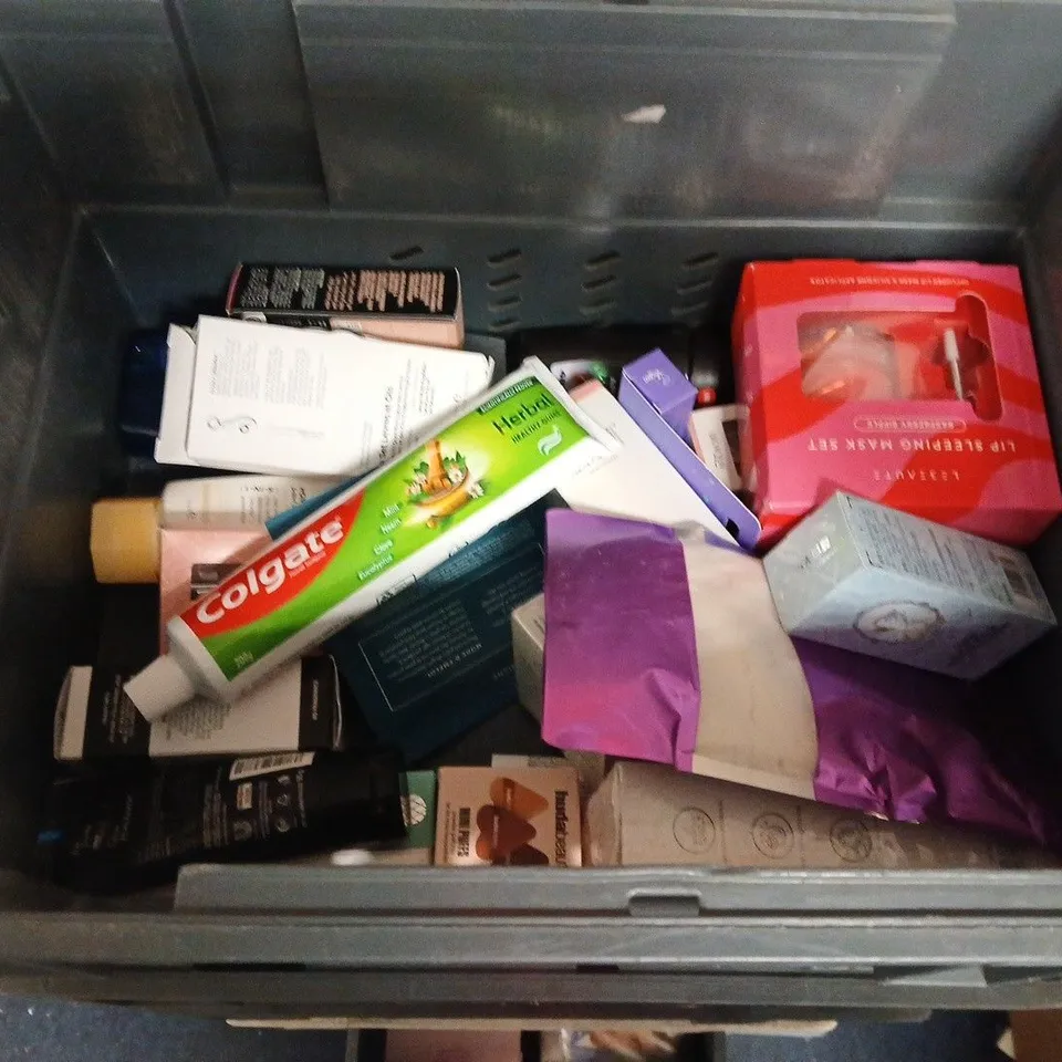 APPROXIMATEY 20 ASSORTED HEALTH AND BEAUTY PRODUCTS TO INCLUDE - RADOX SHOWER GEL - CETAPHIL CREAM CLEANSER AND GARNIER MICELLAR CLEANSING WATER