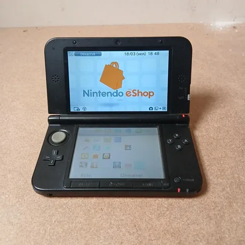 NINTENDO 3DS XL HANDHELD CONSOLE - RED