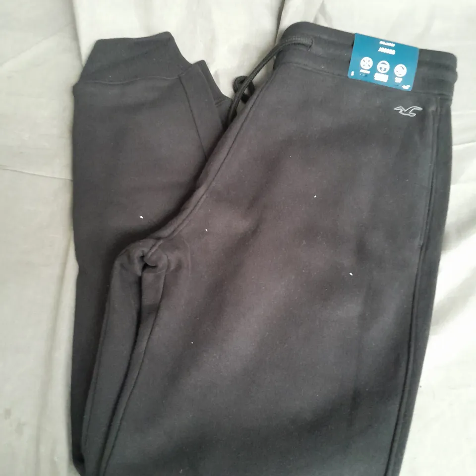 HOLLISTER JOGGERS IN BLACK - SMALL
