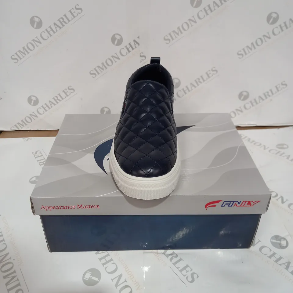 BOXED PAIR OF FINILY QUILTED SLIP ON SHOE'S - BLUE/WHITE, SIZE 5
